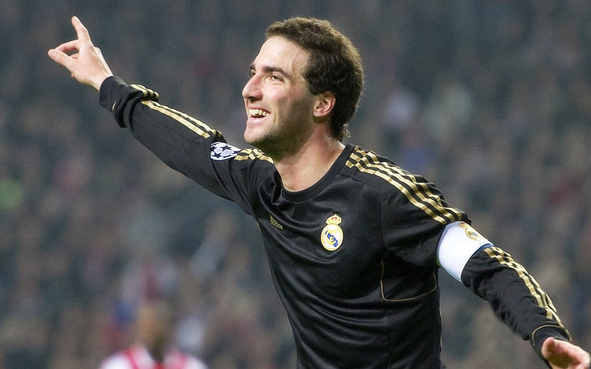 热刺后防线失误频频，需改进整体表现，热刺赛后